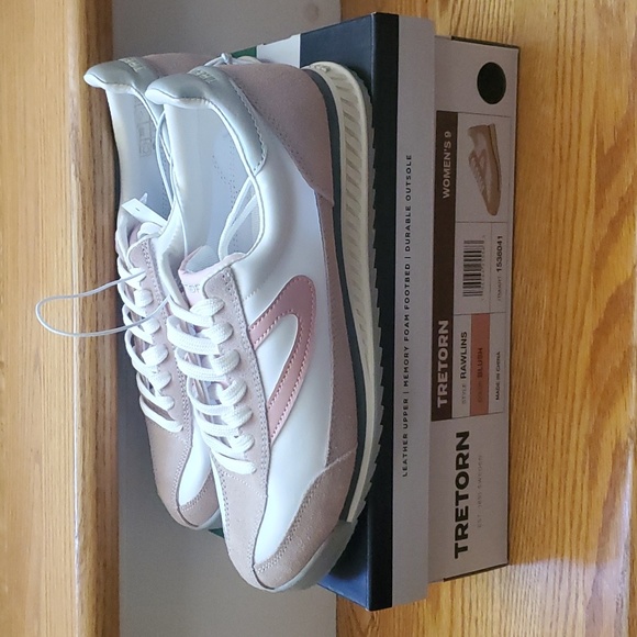 Tretorn Women’s Rawlins BLUSH Sneaker Suede Leather Lightweight - Picture 2 of 5